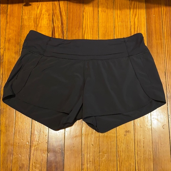 LULULEMON RUN TIME SHORTS. - Picture 5 of 6